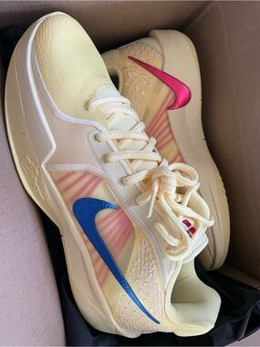 Nike Women’s Sabrina 2 Trust